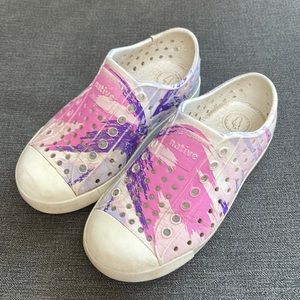 Super cute girl Native shoes